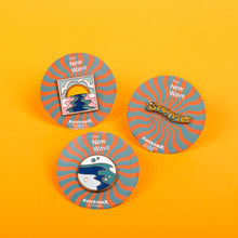 Muatkan imej ke dalam penonton Galeri, Pin Enamel Gelombang Baharu

